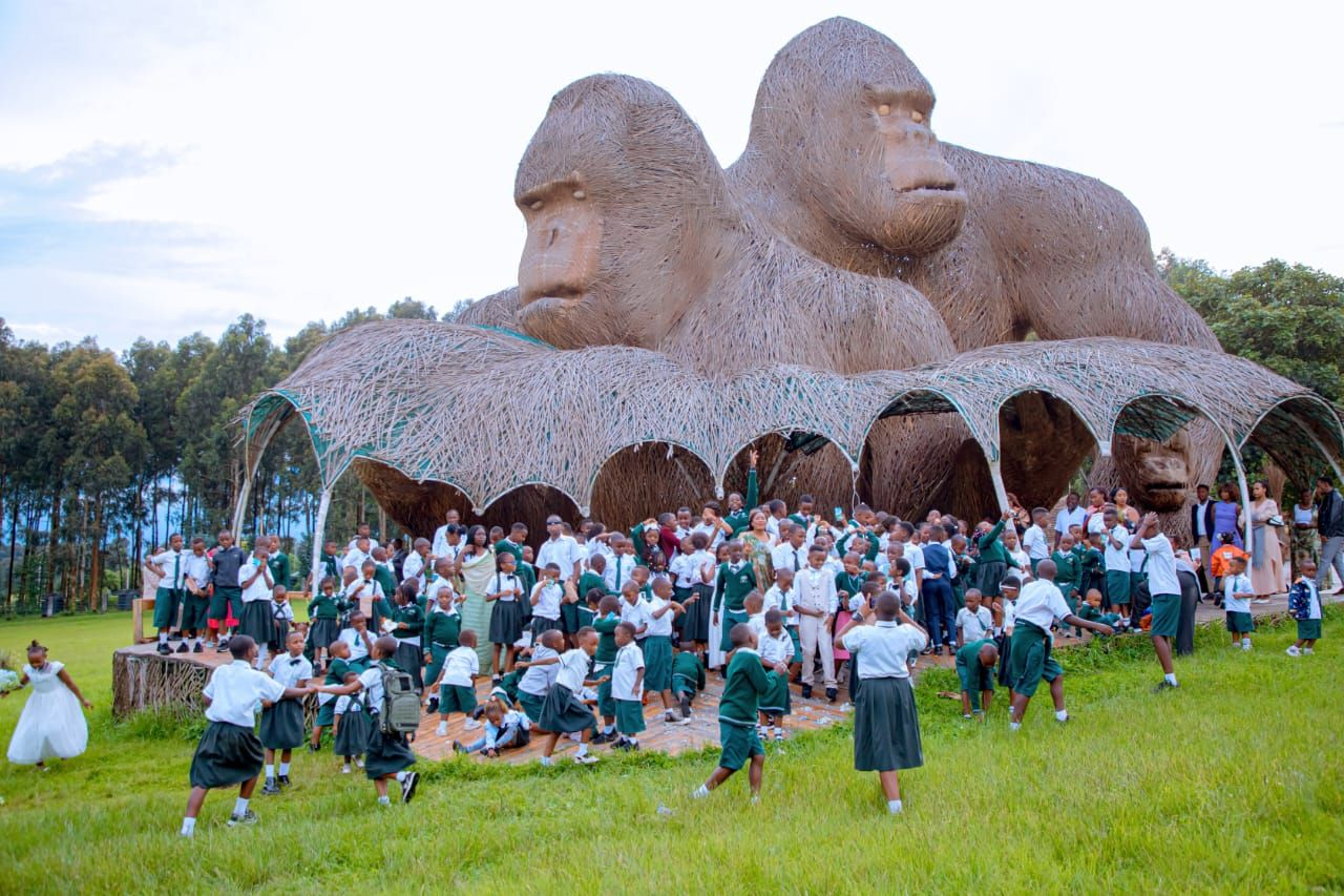Sortie Scolaire des Élèves et des Parents aux Volcans